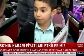 Kasapta-mikrofon-uzatılan-çocuktan-yürek-burkan-sözler--Annem-karne-hediyesi-olarak-et-aldı