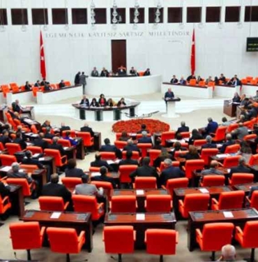 Milletvekillerinin maaşı 56 bin 445 liradan 73 bin 379 liraya yükseldi 5 Milletvekillerinin-maaşı-56-bin-445-liradan-73-bin-379-liraya-yükseldi-