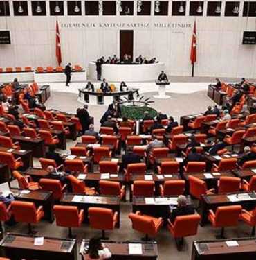Milyonlar nefesini tuttu: EYT için bugün gözler Meclis'te 9 Milyonlar-nefesini-tuttu--EYT-için-bugün-gözler-Meclis'te