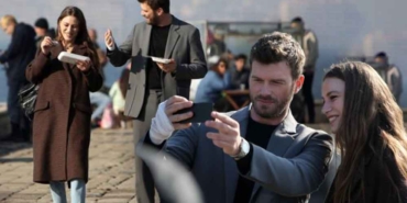 Serenay-Sarıkaya-ve-Kıvanç-Tatlıtuğ’u-buluşturan-Aile-dizisinden-ilk-kareler-geldi