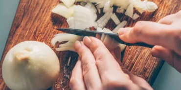 Soğan-tüketirken-buna-dikkat-edin!-Sadece-bir-dilimi-bile-zehirleyebiliyor…