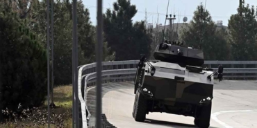 Türkiye'nin-yerli-motorlu-ilk-8x8-askeri-aracı-göreve-hazır