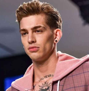 Ünlü model Jeremy Ruehlemann 27 yaşında hayatını kaybetti 5 Ünlü-model-Jeremy-Ruehlemann-27-yaşında-hayatını-kaybetti