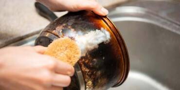 Yanık-tencerenizi-sakın-atmayın!-Evdeki-malzemelerle-10-dakikada-parlatın...