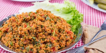 Yedikçe-yedirten-herkesin-çok-beğendiği-kısır-tarifi!-Tam-kıvamını-alması-için-bu-noktayı-atlamayın…