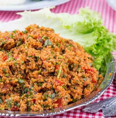 Yedikçe yedirten herkesin çok beğendiği kısır tarifi! Tam kıvamını alması için bu noktayı atlamayın… 2 Yedikçe-yedirten-herkesin-çok-beğendiği-kısır-tarifi!-Tam-kıvamını-alması-için-bu-noktayı-atlamayın…