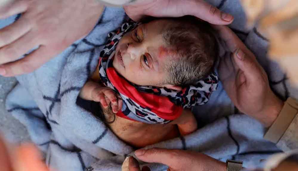 20-günlük-Kerem-bebek-60-saat-sonra-enkazdan-kurtarıldı!-Avucunda-annesinin-saçı-vardı…