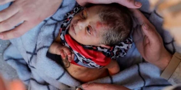 20-günlük-Kerem-bebek-60-saat-sonra-enkazdan-kurtarıldı!-Avucunda-annesinin-saçı-vardı…