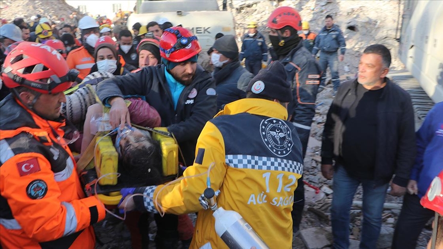 205. saatte Kahramanmaraş'ta yeni mucize! 35 yaşındaki kadın İsabey Apartmanı enkazından sağ kurtarıldı