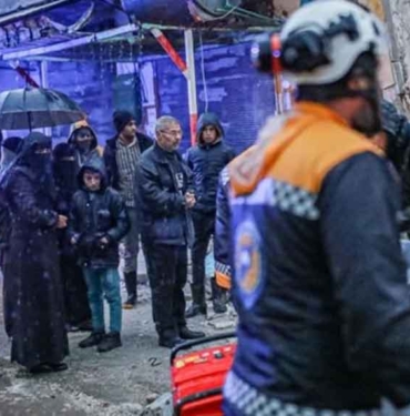 7.4'lük depremden etkilenen Suriye'de can kaybı 427'ye yükseldi 3 7.4'lük-depremden-etkilenen-Suriye'de-can-kaybı-427'ye-yükseldi