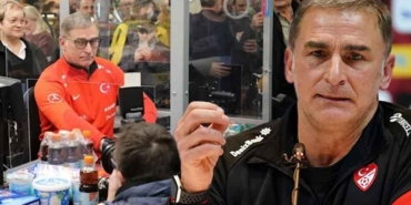 A-Milli-Takım-Teknik-Direktörü-Stefan-Kuntz,-depremzedeler-için-kasiyerlik-yaptı