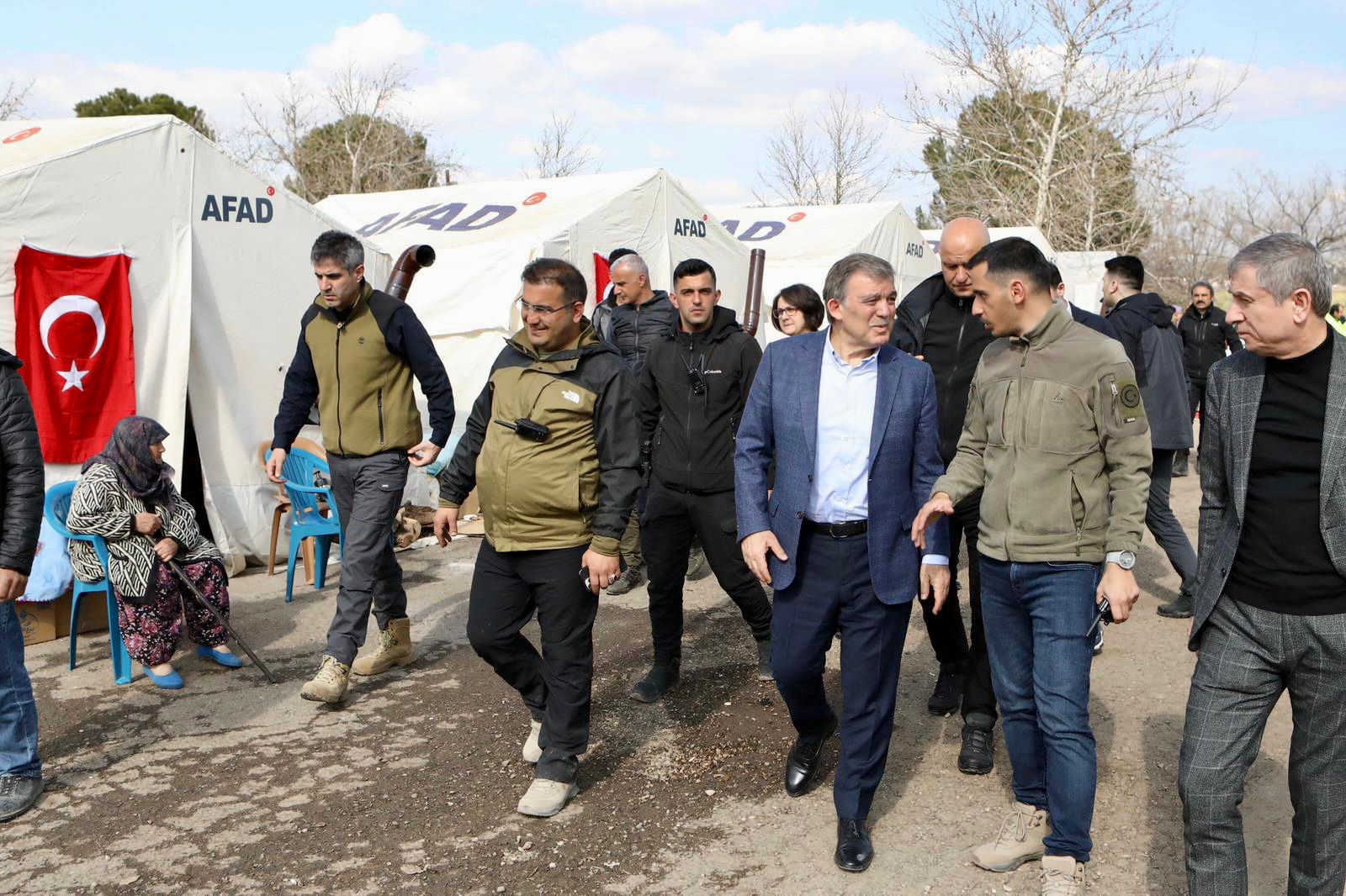 Abdullah Gül’den deprem eleştirisi: “Eksiklikler yaşandığını hep beraber gördük; bu noksanlıkları depremin altına gömersek…”