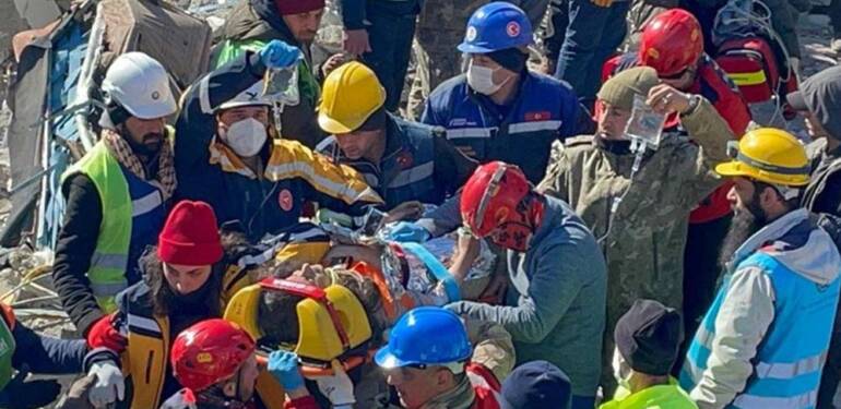 Adıyaman'da, depremin 152. saatinde bir kadın canlı çıkarıldı 6 Adıyaman'da,-depremin-152.-saatinde-bir-kadın-canlı-çıkarıldı
