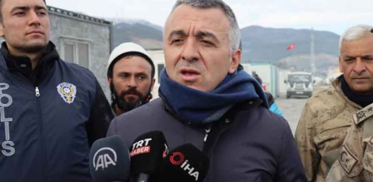 Afet bölgesindeki Koordinatör Vali Osman Bilgin: Memurlar, işçiler bir aylık maaşlarını almasınlar ne olacak? Aç kalmayız 6 Afet-bölgesindeki-Koordinatör-Vali-Osman-Bilgin--Memurlar,-işçiler-bir-aylık-maaşlarını-almasınlar-ne-olacak--Aç-kalmayız