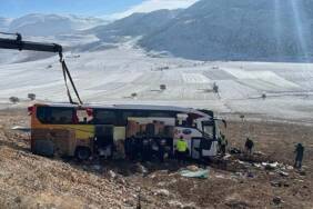 Afyonkarahisar'da-feci-kaza...-Yolcu-otobüsü-devrildi--8-ölü,-35-yaralı