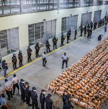 Amerika kıtasının en büyük hapishanesine 2 bin çete üyesi nakledildi 2 Amerika-kıtasının-en-büyük-hapishanesine-2-bin-çete-üyesi-nakledildi