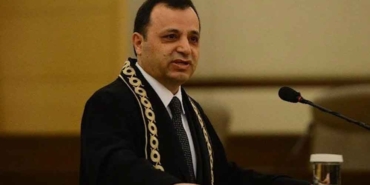 Anayasa-Mahkemesi’nde-Erdoğan’ın-adayı-seçilemedi;-Zühtü-Arslan-üçüncü-kez-başkan