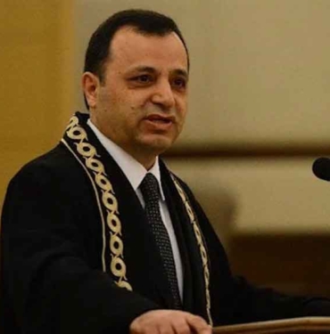 Anayasa Mahkemesi’nde Erdoğan’ın adayı seçilemedi; Zühtü Arslan üçüncü kez başkan 5 Anayasa-Mahkemesi’nde-Erdoğan’ın-adayı-seçilemedi;-Zühtü-Arslan-üçüncü-kez-başkan