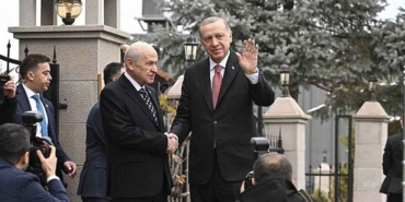 Bahçeli-kapıda-karşıladı--Erdoğan,-MHP-Genel-Başkanı-Bahçeli'yi-evinde-ziyaret-etti