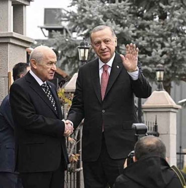 Bahçeli kapıda karşıladı: Erdoğan, MHP Genel Başkanı Bahçeli'yi evinde ziyaret etti 7 Bahçeli-kapıda-karşıladı--Erdoğan,-MHP-Genel-Başkanı-Bahçeli'yi-evinde-ziyaret-etti