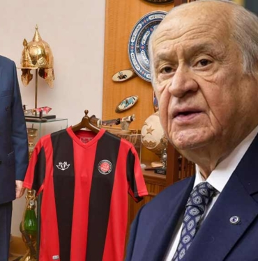 Beşiktaş üyeliğinden ayrıldığını tekrarlayan Bahçeli: Bundan böyle ben artık Karagümrüklüyüm 8 Beşiktaş-üyeliğinden-ayrıldığını-tekrarlayan-Bahçeli--Bundan-böyle-ben-artık-Karagümrüklüyüm