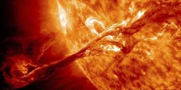 Bilim-insanları-uyardı--Güneş'ten-dev-bir-parça-koptu