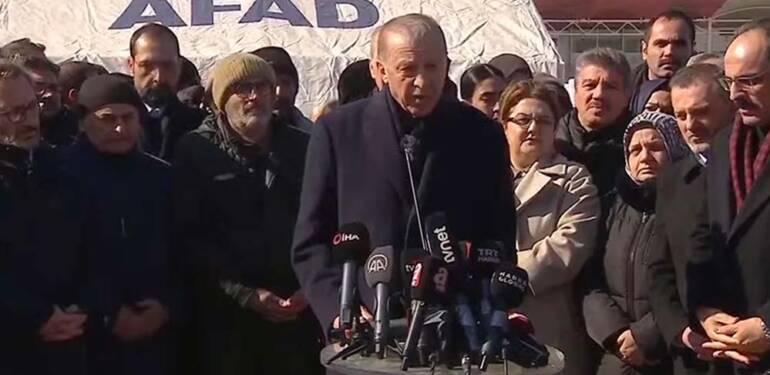 Cumhurbaşkanı Erdoğan: Depremlerden etkilenen 10 il için TOKİ eliyle 1 yıl içerisinde yeni konutlar inşa edilecek 1 Cumhurbaşkanı-Erdoğan--Depremlerden-etkilenen-10-il-için-TOKİ-eliyle-1-yıl-içerisinde-yeni-konutlar-inşa-edilecek