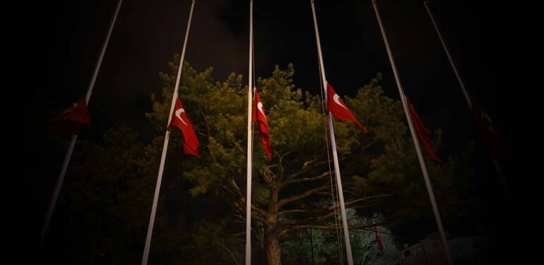 Cumhurbaşkanı Erdoğan duyurdu: 7 gün Milli yas ilan edildi