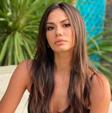 Demet Özdemir'den açıklama: DJ Sergio ile aşk mı yaşıyor? 2 Demet-Özdemir-'deprem'-fırsatçılarına-isyan-etti--'Size-lanet-olsun!'