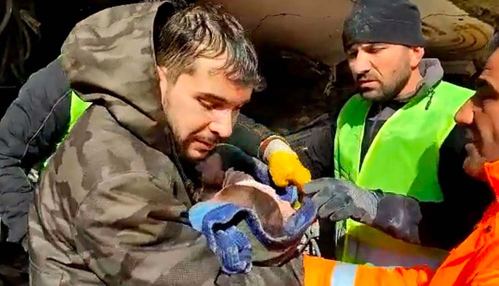 Deprem bölgesinden mucize haberler: Adıyaman'da 57 saat sonra enkaz altından 7 aylık bebek kurtarıldı