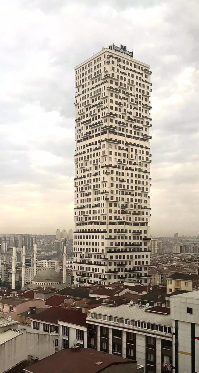 Deprem felaketi sonrası İstanbul'daki 38 katlı bina yeniden gündem oldu