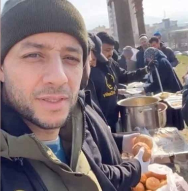 Dünyaca ünlü şarkıcı Maher Zain Kahramanmaraş'ta depremzedelere yemek dağıttı 3 Dünyaca-ünlü-şarkıcı-Maher-Zain-Kahramanmaraş'ta-depremzedelere-yemek-dağıttı