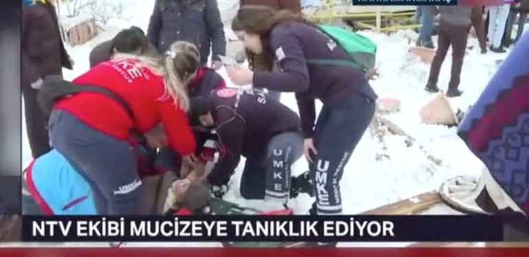 Enkaz-altından-çıkartılan-küçük-çocuğun-ilk-sözleri-yürek-burktu--'Eve-gitmek-istiyorum'