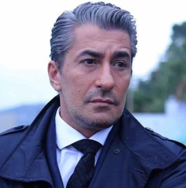 Erkan-Petekkaya'dan-yardım-çağrısı!-Aynı-apartmanda-göçük-altındalar