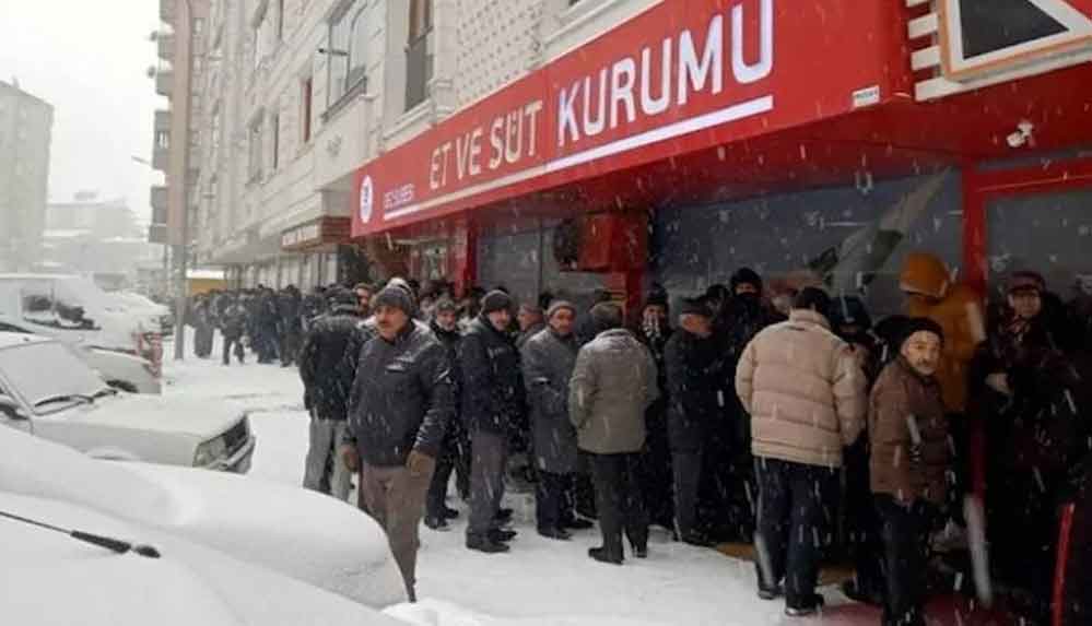 Erzurum'da -5 derecede 500 metrelik ucuz et kuyruğu