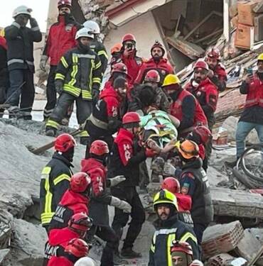 Gaziantep'te 76 saat sonra gelen mucize: 3 kişi deprem enkazından sağ olarak kurtarıldı 4 Gaziantep'te-76-saat-sonra-gelen-mucize--3-kişi-deprem-enkazından-sağ-olarak-kurtarıldı