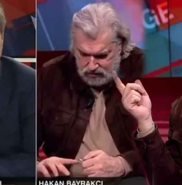 Hakan Bayrakçı CNN Türk canlı yayınında tırnaklarını kesti! “Acıdan ve özel durumdan kurtulmak için…” 3 Hakan-Bayrakçı-CNN-Türk-canlı-yayınında-tırnaklarını-kesti!-“Acıdan-ve-özel-durumdan-kurtulmak-için…”