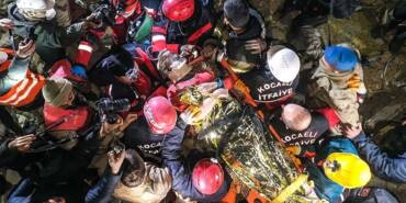 Hatay’da-depremin-209.-saatinde-mucize-kurtuluş--Faez-ve-eşi-Fatma-kurtarıldı