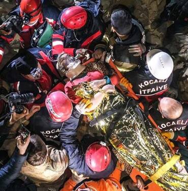 Hatay’da-depremin-209.-saatinde-mucize-kurtuluş--Faez-ve-eşi-Fatma-kurtarıldı