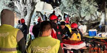 Hatay'dan-arama-kurtarma-görüntülerini-paylaşan-Haluk-Levent--'Sesler-gelmeye-devam-ediyor'