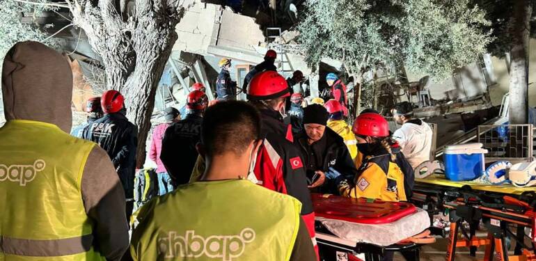 Hatay'dan arama kurtarma görüntülerini paylaşan Haluk Levent: 'Sesler gelmeye devam ediyor' 1 Hatay'dan-arama-kurtarma-görüntülerini-paylaşan-Haluk-Levent--'Sesler-gelmeye-devam-ediyor'