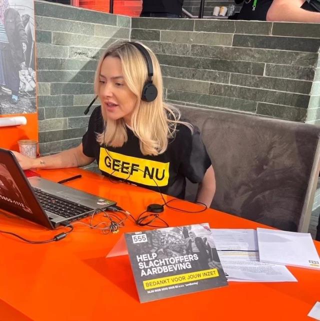 Hollanda’da depremzedeler için bağış toplayan Hadise gözyaşlarına hakim olamadı: Uyuyamadım, kendimi suçlu hissettim