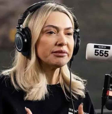 Hollanda’da-depremzedeler-için-bağış-toplayan-Hadise-gözyaşlarına-hakim-olamadı