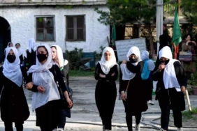 İran’da 650 kız çocuğu, aşırı muhafazakar kesim tarafından okula gitmemeleri için zehirlendi 8 İran’da-650-kız-çocuğu,-aşırı-muhafazakar-kesim-tarafından-okula-gitmemeleri-için-zehirlendi