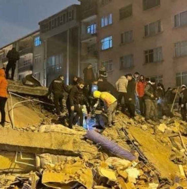 Kahramanmaraş depreminde 3 asker şehit oldu 9 Kahramanmaraş-depreminde-3-asker-şehit-oldu