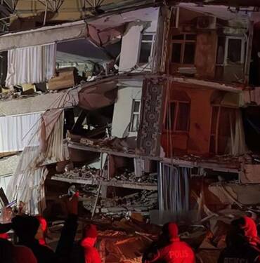 Kahramanmaraş'ta-7,4-ve-Gaziantep'te-6,5-ile-6,4-büyüklüğünde-deprem
