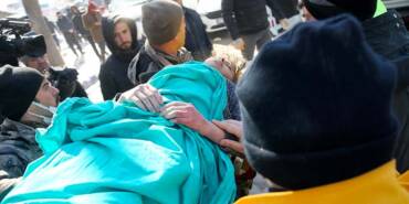 Kahramanmaraş'ta-yıkılan-binanın-enkazından-58-saat-sonra-bir-çocuk-kurtarıldı