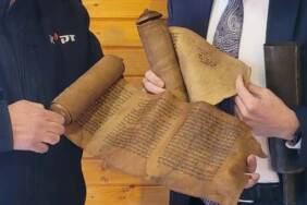 Kültür-ve-Turizm-Bakanlığı--Ester-parşömeni,-Türkiye-Hahambaşılığı-tarafından-muhafaza-ediliyor