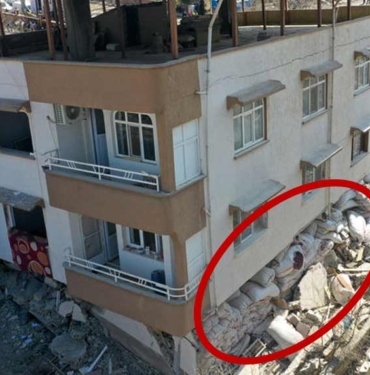 Kurutulmuş biber çuvalları depremde binanın yıkılmasını engelledi 8 Kurutulmuş-biber-çuvalları-binanın-yıkılmasını-engelledi-