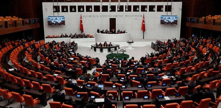Meclis, EYT ile ilgili düzenlemeleri içeren kanun teklifini yasalaştırmak için mesai yapacak 6 Meclis,-EYT-ile-ilgili-düzenlemeleri-içeren-kanun-teklifini-yasalaştırmak-için-mesai-yapacak